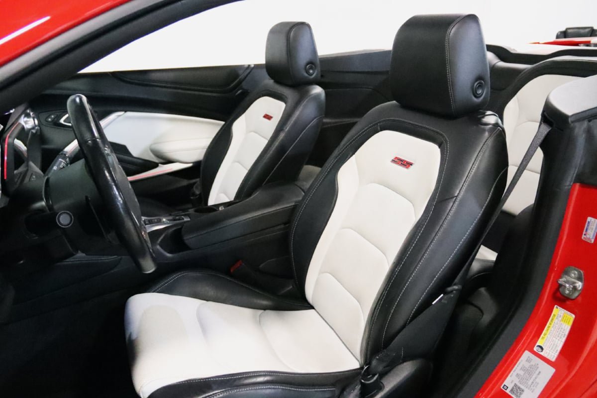 Used 2018 Chevrolet Camaro SS RWD image 41