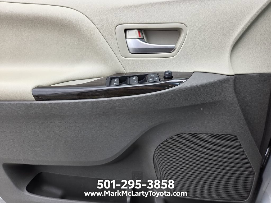 Used 2016 Toyota Sienna XLE w/ XLE Navigation Package FWD image 26