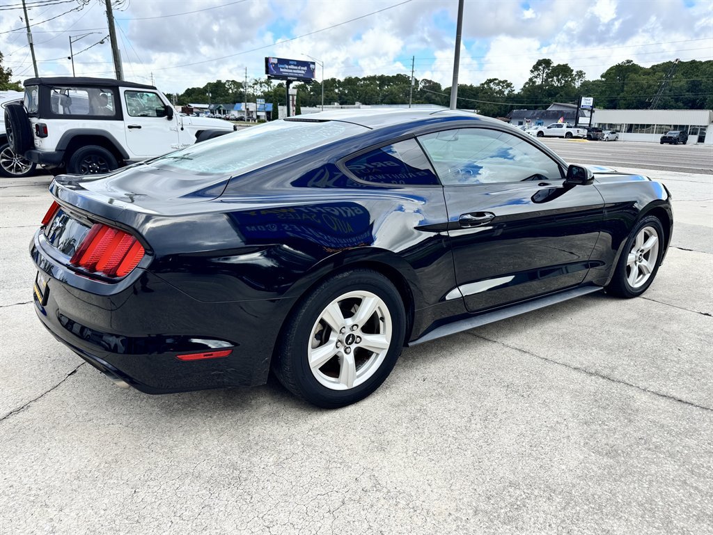 Used 2017 Ford Mustang Coupe RWD image 5
