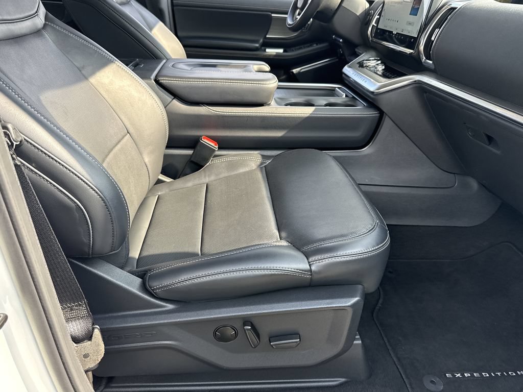 Used 2025 Ford Expedition Max Platinum w/ Driver's Package AWD/4WD image 13