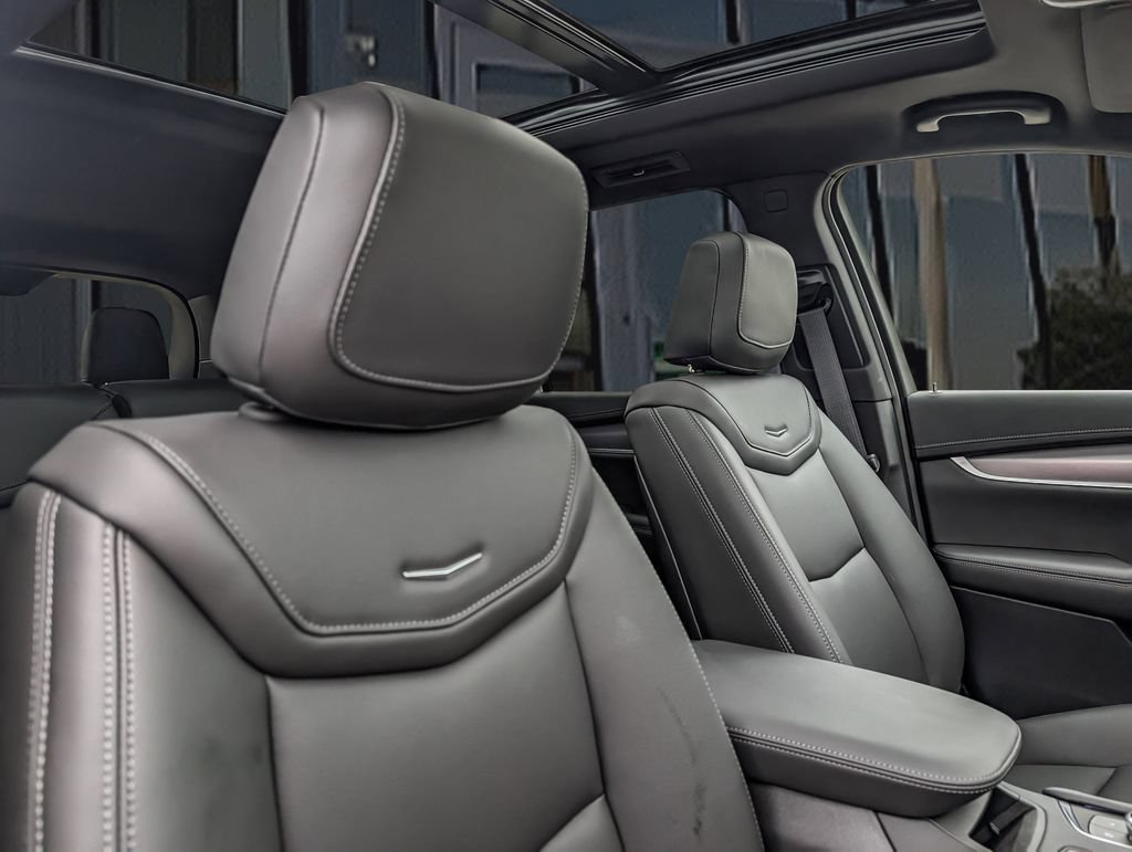 New 2025 Cadillac XT6 Luxury FWD image 24