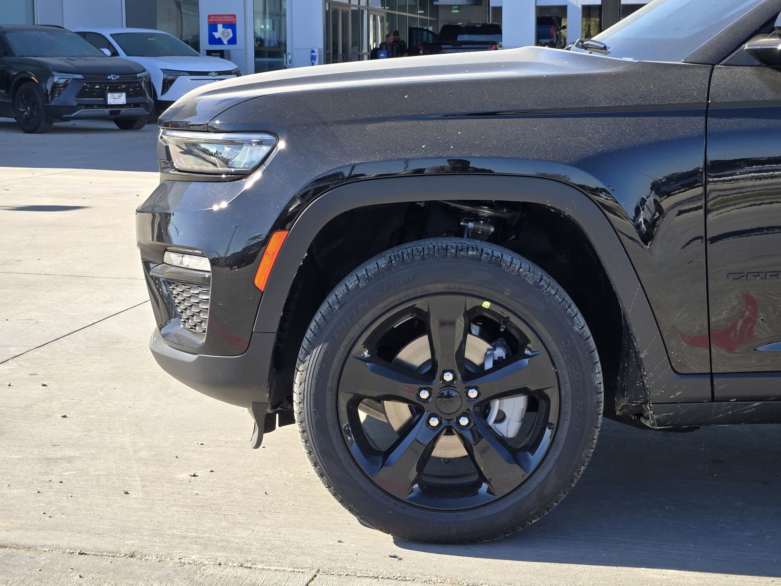 New 2025 Jeep Grand Cherokee Limited w/ Black Appearance Package image 8