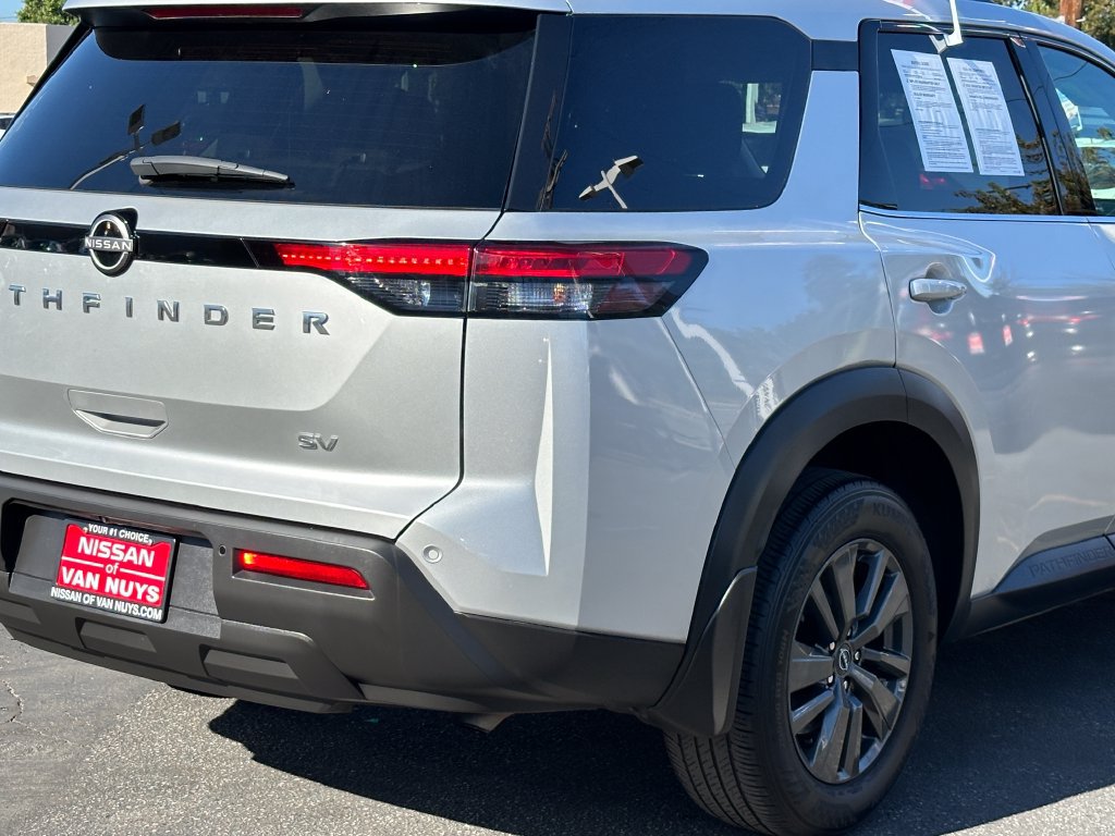 Used 2022 Nissan Pathfinder SV FWD image 8