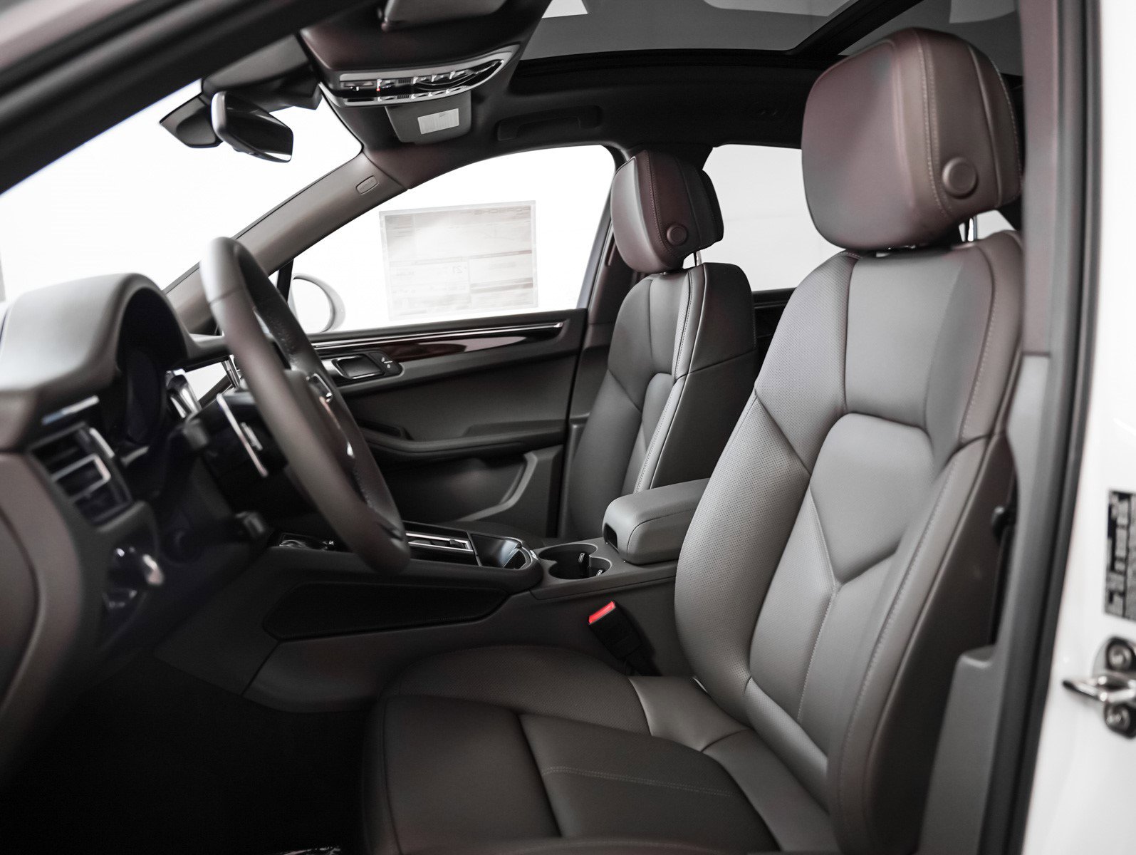 New 2026 Porsche Macan image 5