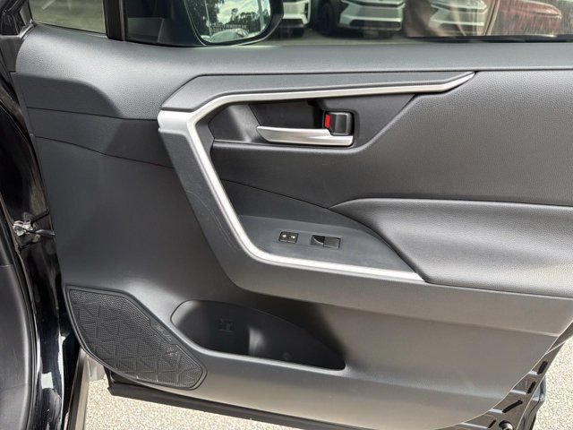 Certified 2020 Toyota RAV4 XLE w/ Convenience Package FWD image 15
