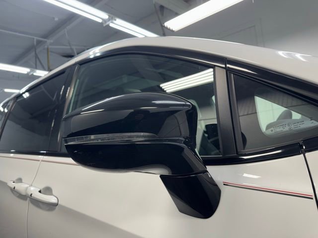 Used 2025 Chrysler Pacifica Limited image 41