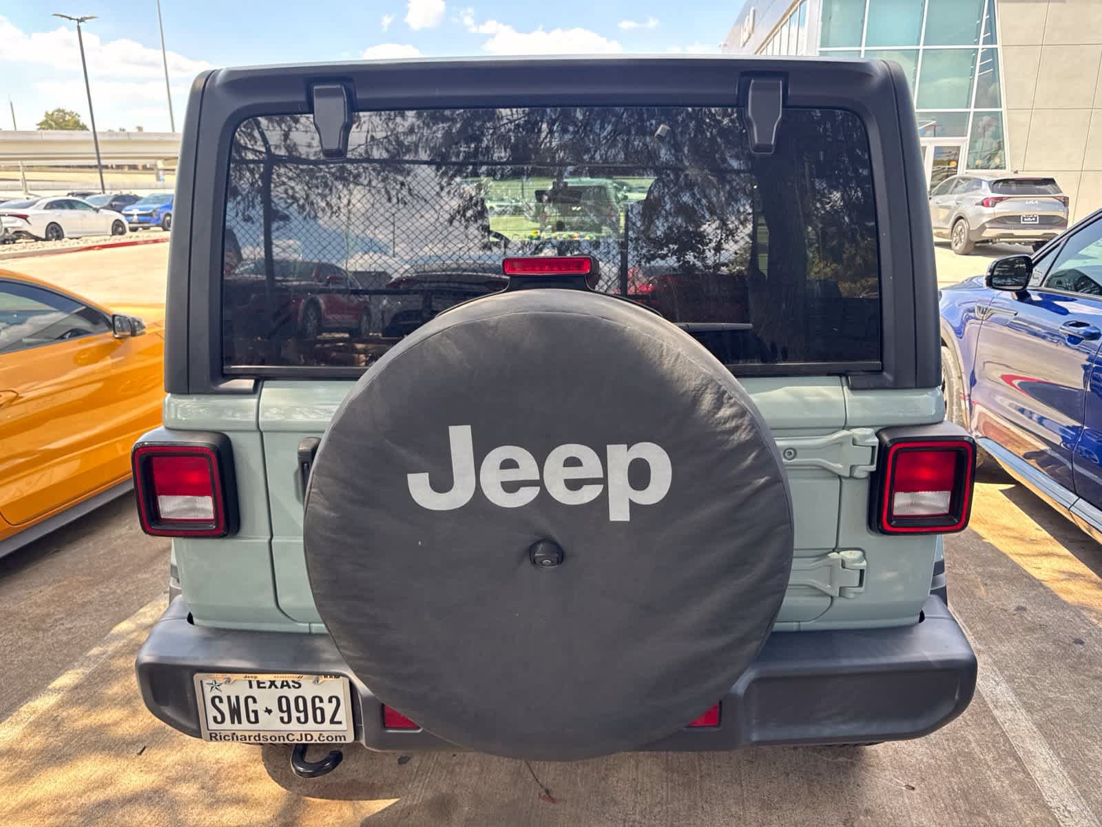 Used 2023 Jeep Wrangler Unlimited Sahara AWD/4WD image 6