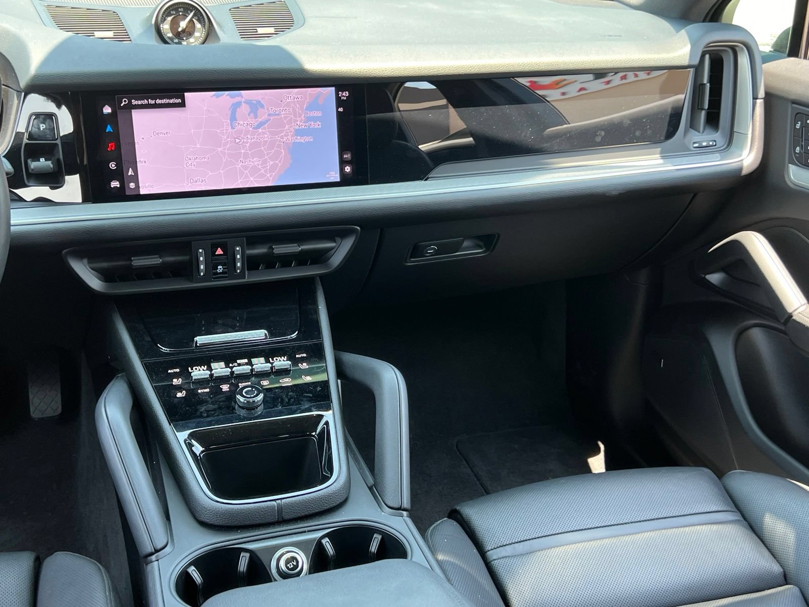 Certified 2024 Porsche Cayenne Coupe AWD/4WD image 29