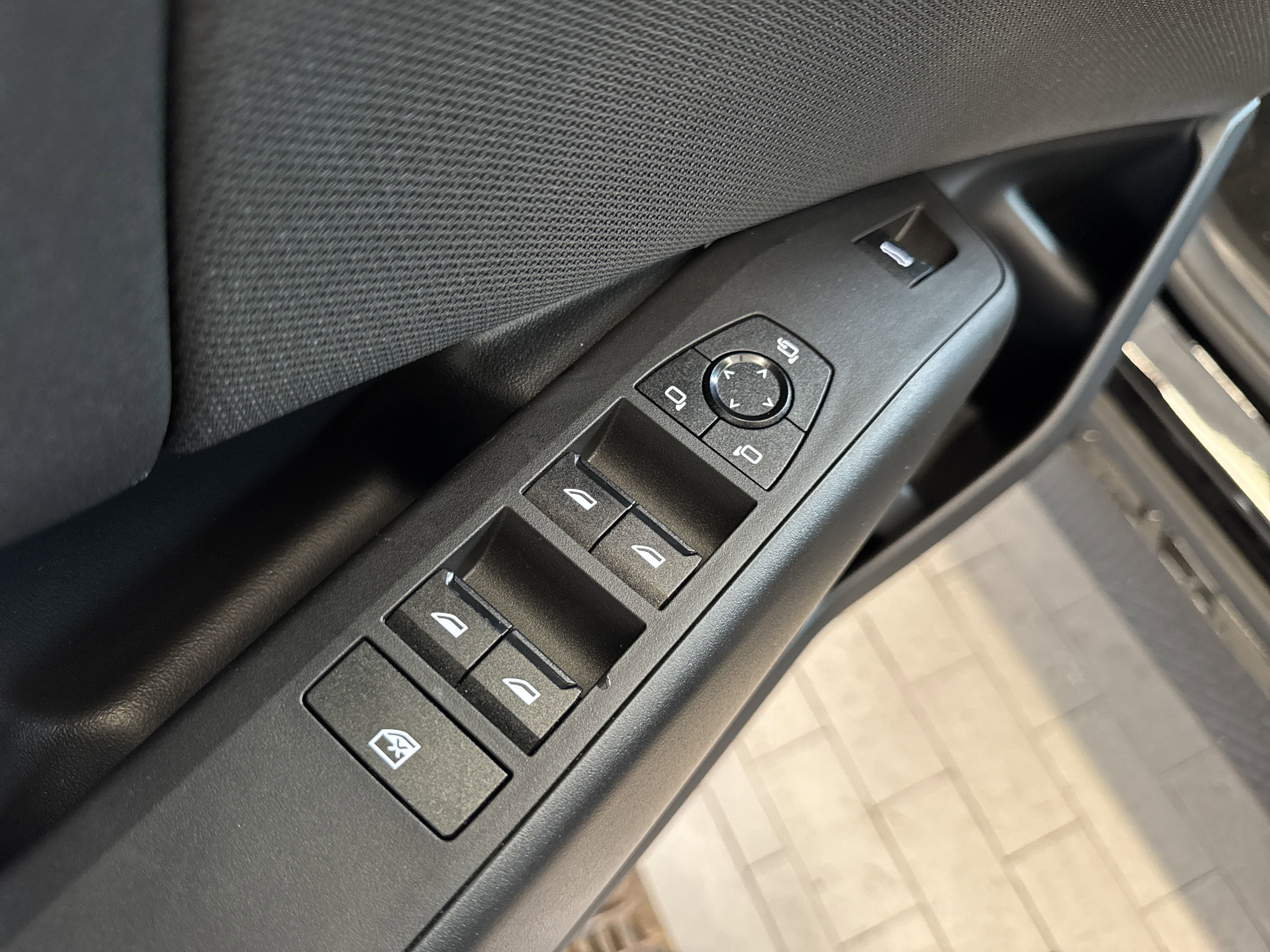 Used 2025 BMW X3 xDrive30i w/ Convenience Package image 20