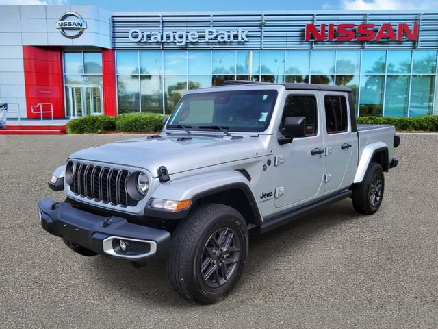 Used 2024 Jeep Gladiator Sport image 4