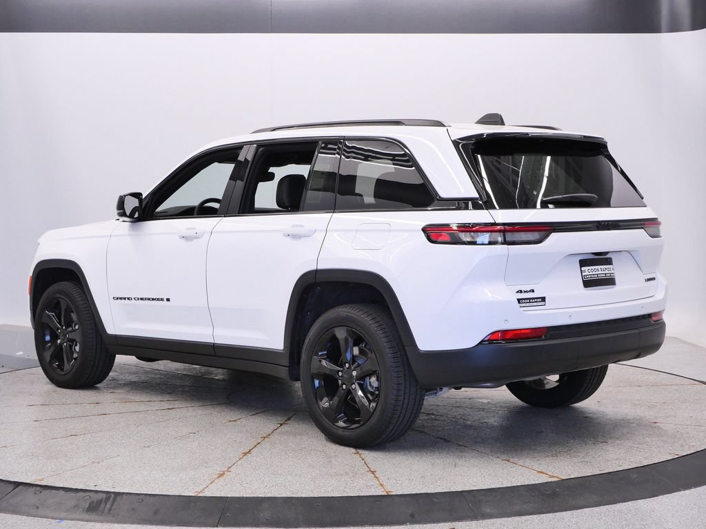 Certified 2024 Jeep Grand Cherokee Limited w/ Black Appearance Package AWD/4WD image 3