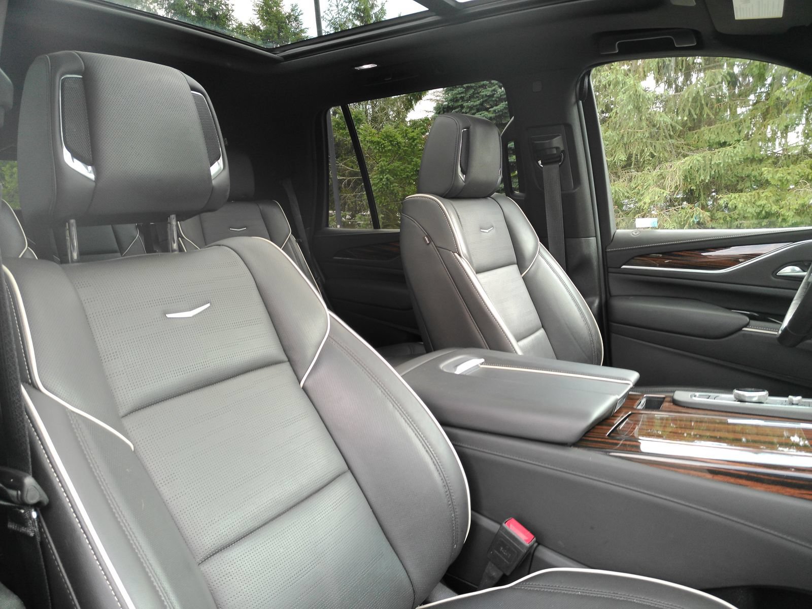 Certified 2024 Cadillac Escalade Premium Luxury AWD/4WD image 15