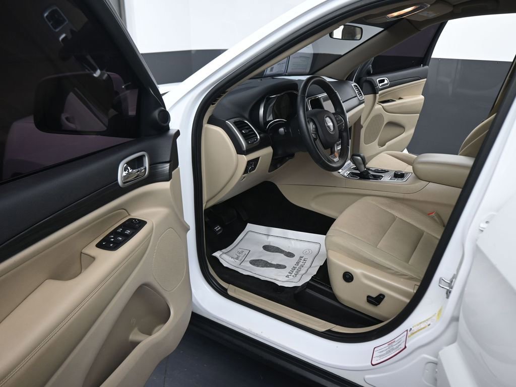 Used 2019 Jeep Grand Cherokee Laredo AWD/4WD image 40