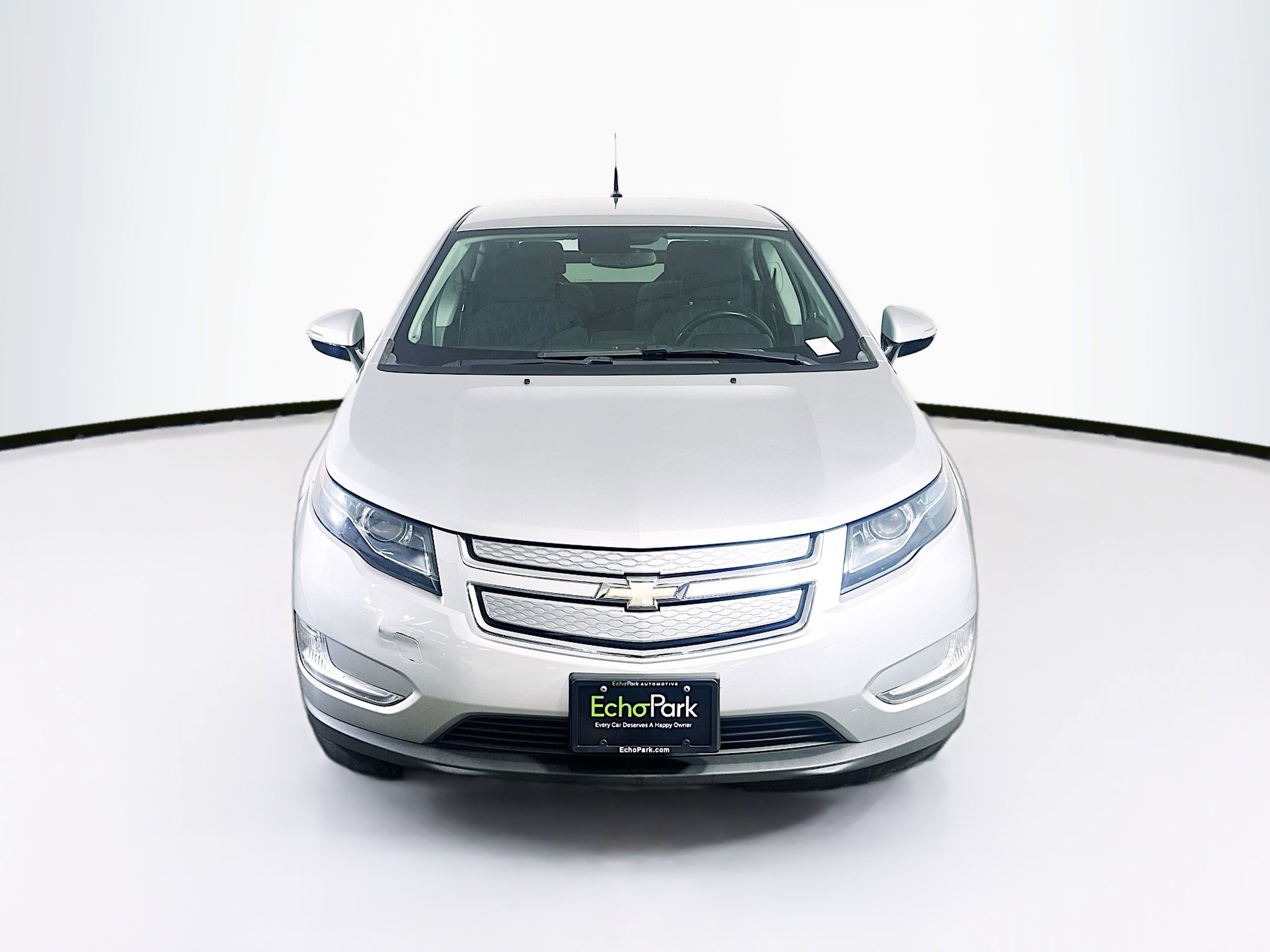 Used 2014 Chevrolet Volt FWD image 2