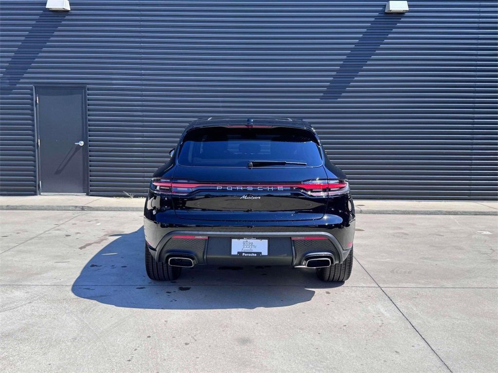 Certified 2025 Porsche Macan AWD/4WD image 6