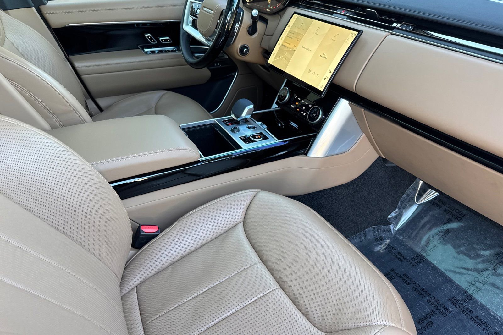 Certified 2023 Land Rover Range Rover SE image 17