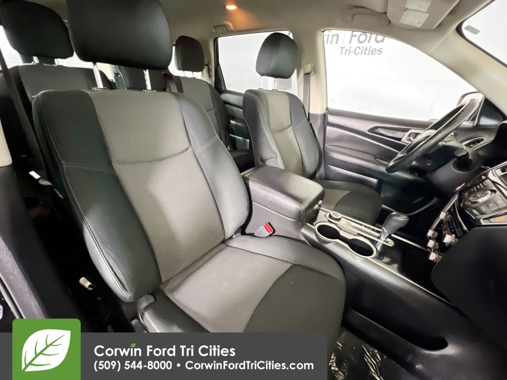Used 2018 Nissan Pathfinder SV image 17