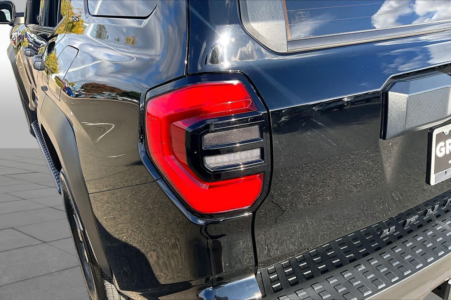 Certified 2025 Toyota 4Runner SR5 AWD/4WD image 28