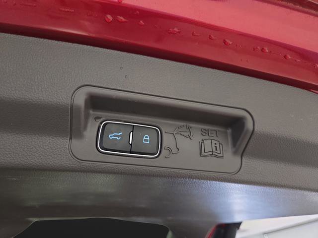 Used 2023 Ford Explorer Platinum w/ Technology Package image 16