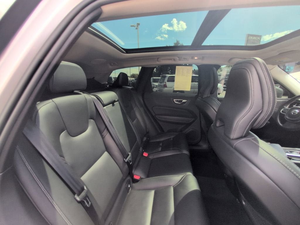 Used 2022 Volvo XC60 B5 Inscription w/ Advanced Package AWD/4WD image 31