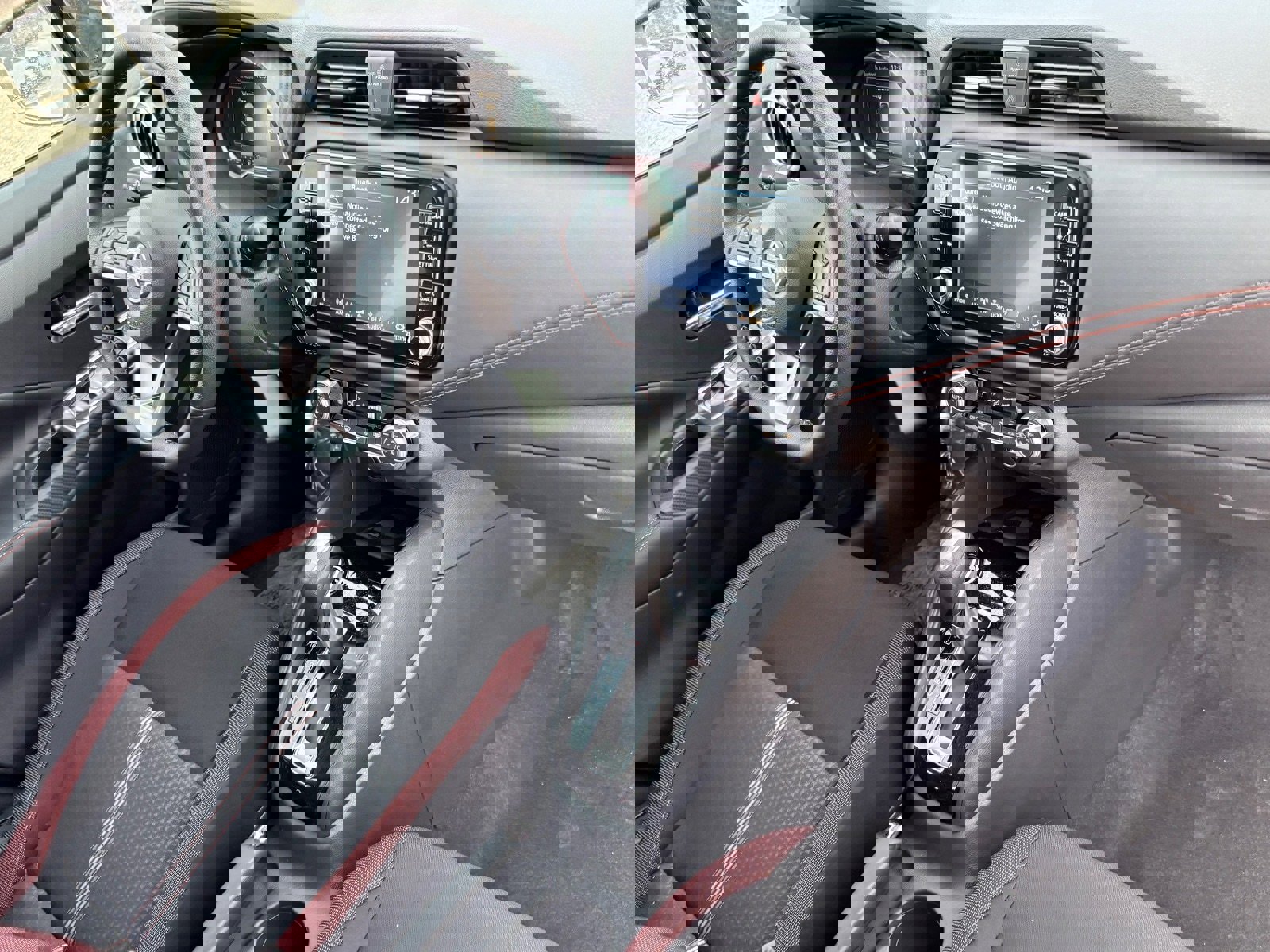 New 2025 Nissan Versa SR w/ Trunk Package image 11