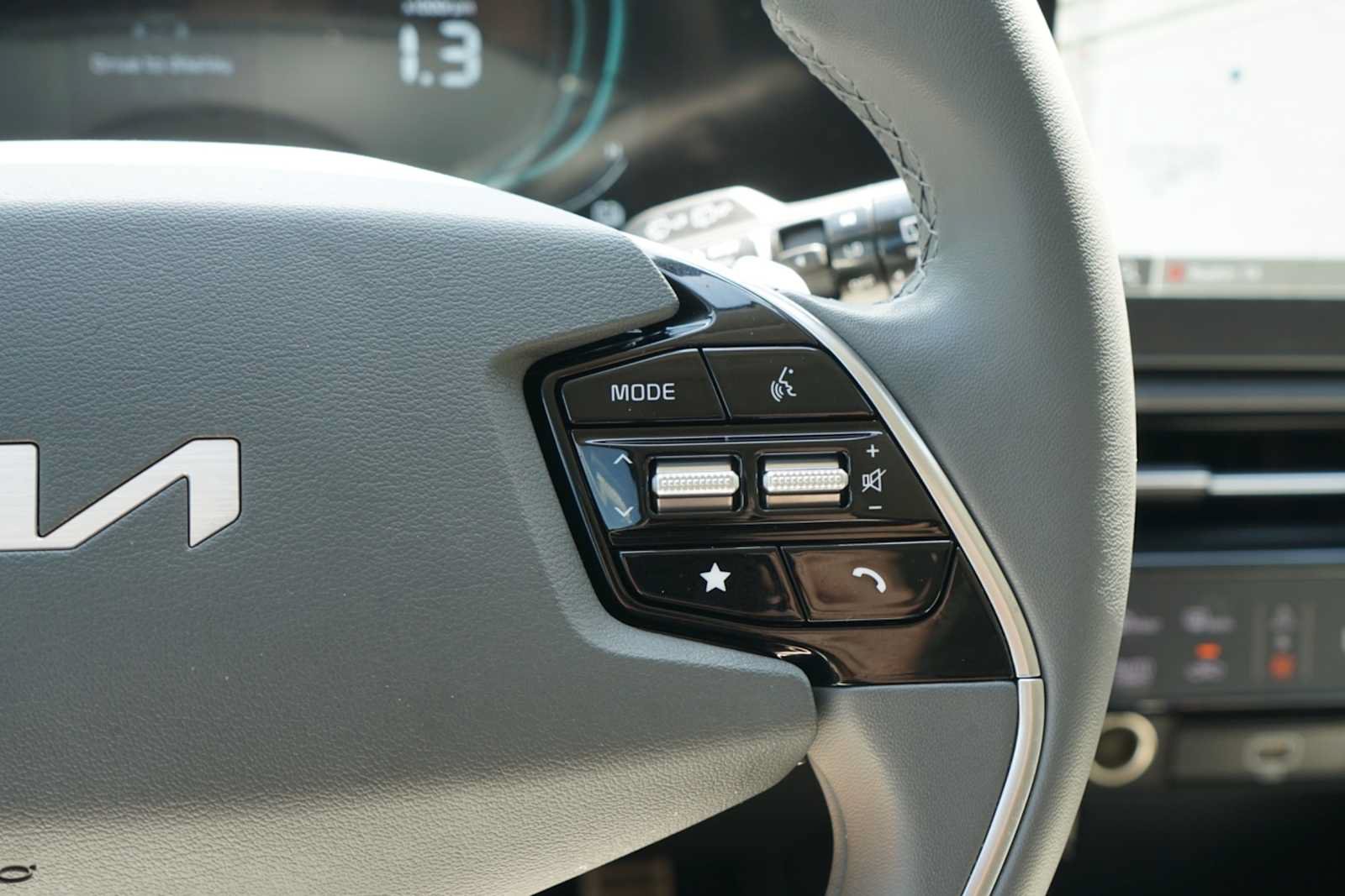 Certified 2024 Kia Niro EX Touring FWD image 14