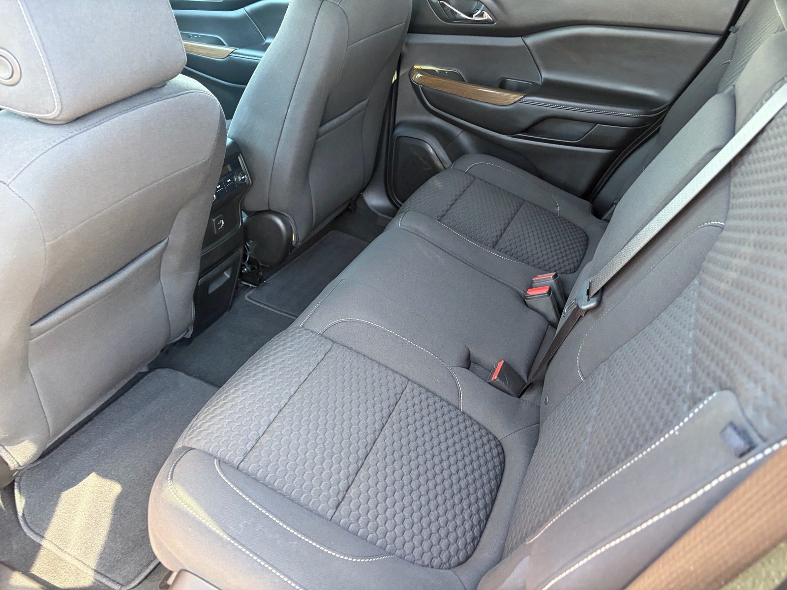 Used 2018 GMC Acadia SLE FWD image 27