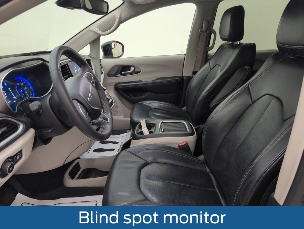Used 2022 Chrysler Pacifica Touring-L FWD image 4