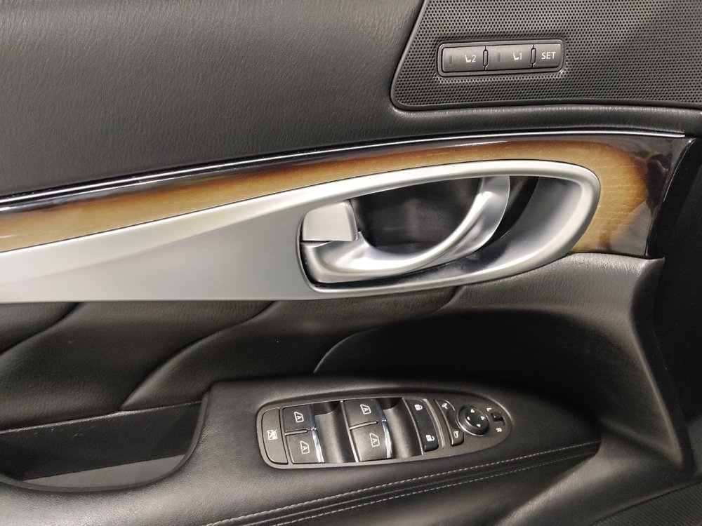 Used 2016 INFINITI Q70 L 3.7 w/ Deluxe Touring Package image 27