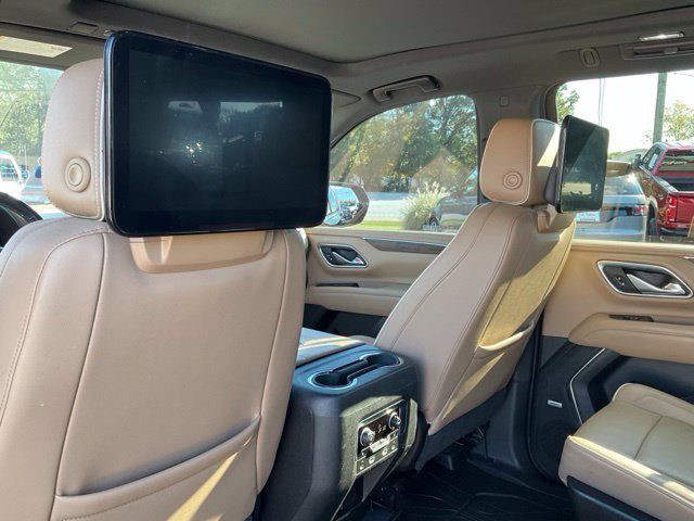 Used 2021 Chevrolet Suburban Premier w/ Premium Package AWD/4WD image 19
