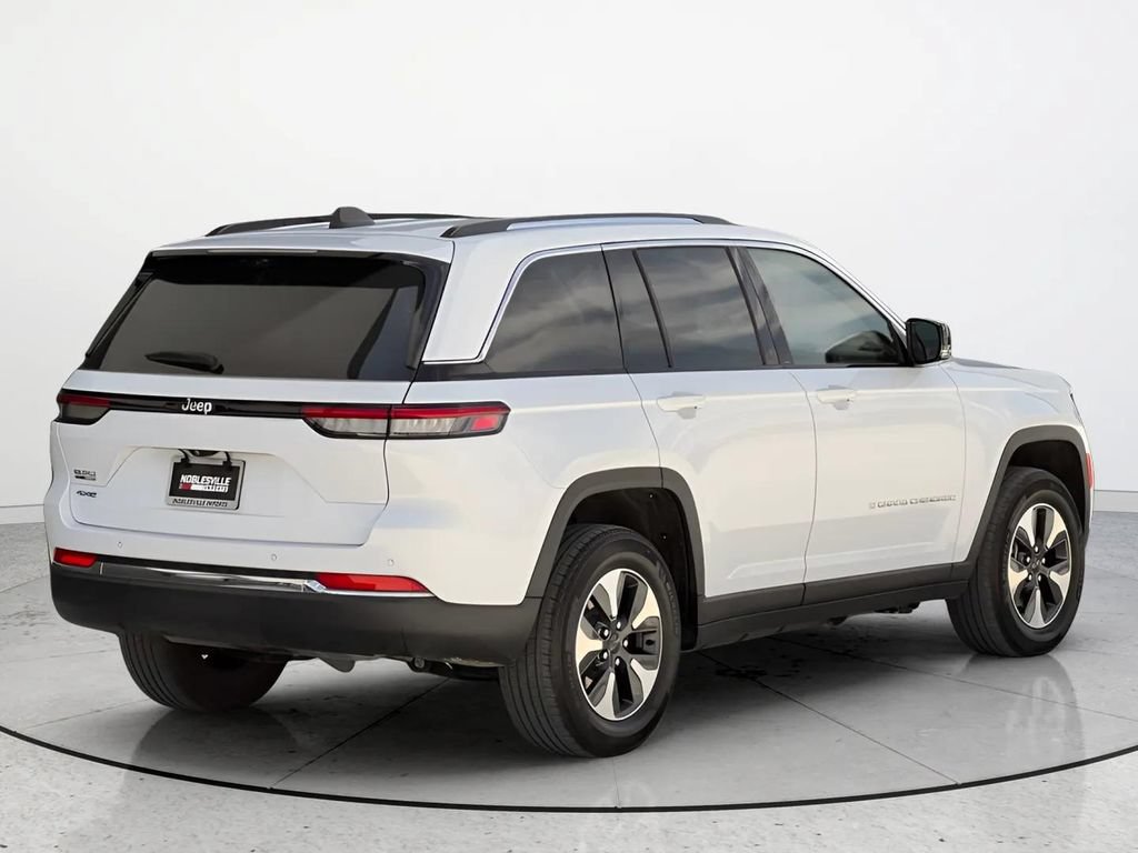Used 2022 Jeep Grand Cherokee Limited 4xe w/ Luxury Tech Group II AWD/4WD image 2