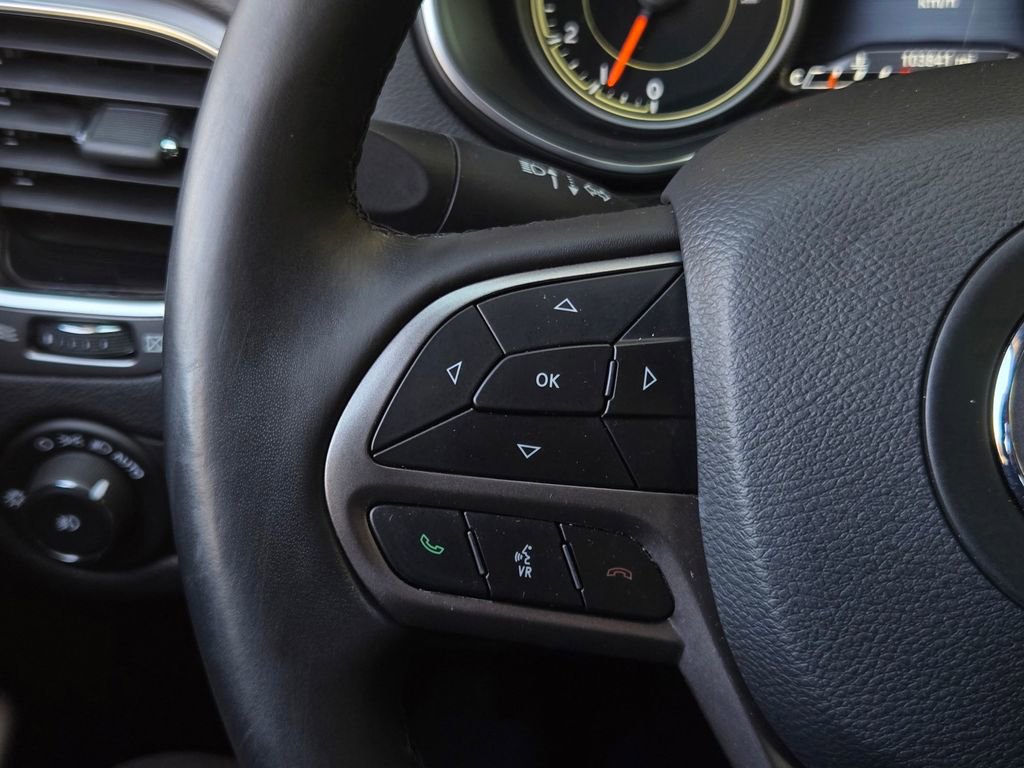 Used 2019 Jeep Cherokee Limited image 23