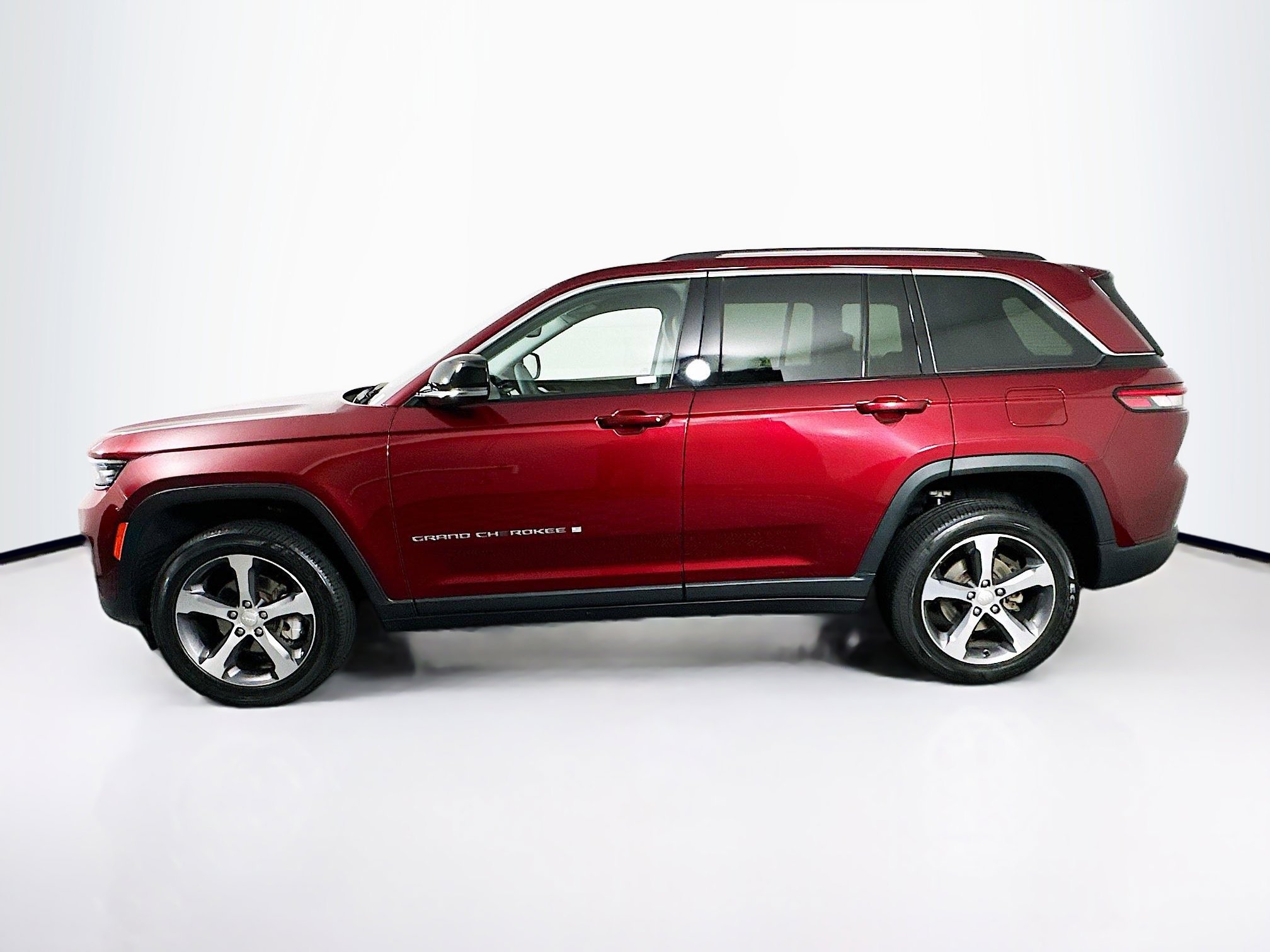 Used 2023 Jeep Grand Cherokee Limited AWD/4WD image 4