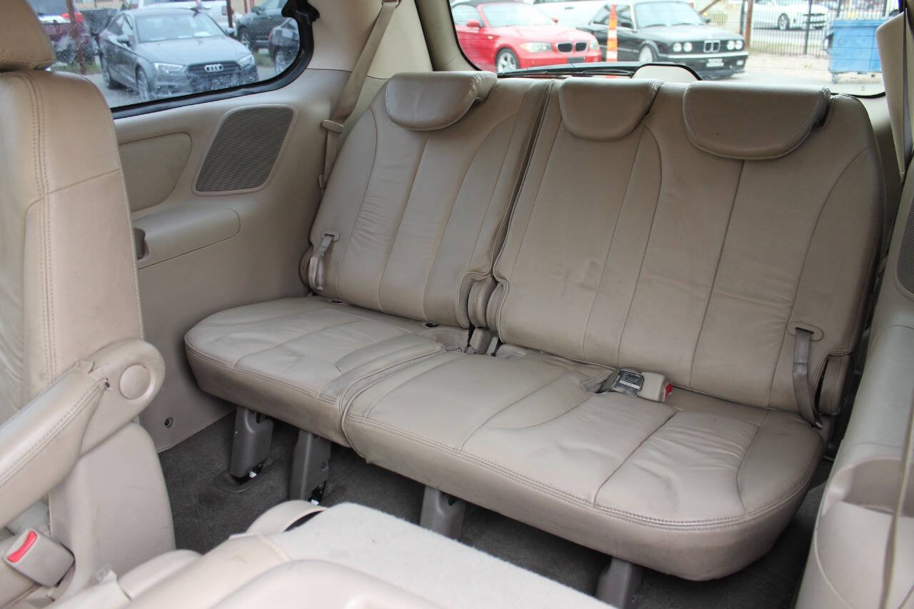 Used 2012 Kia Sedona EX w/ Luxury Pkg FWD image 17