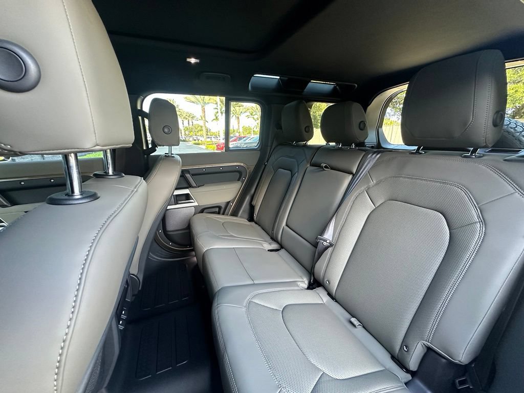 Used 2023 Land Rover Defender 110 X-Dynamic SE AWD/4WD image 38