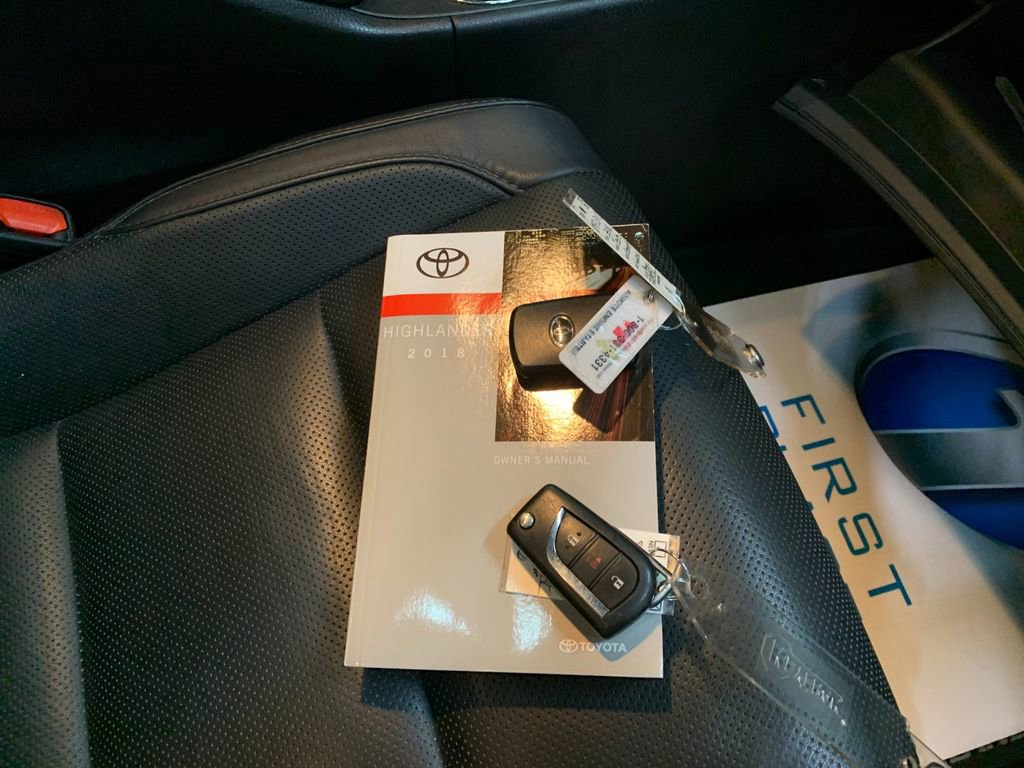 Used 2018 Toyota Highlander Limited image 9