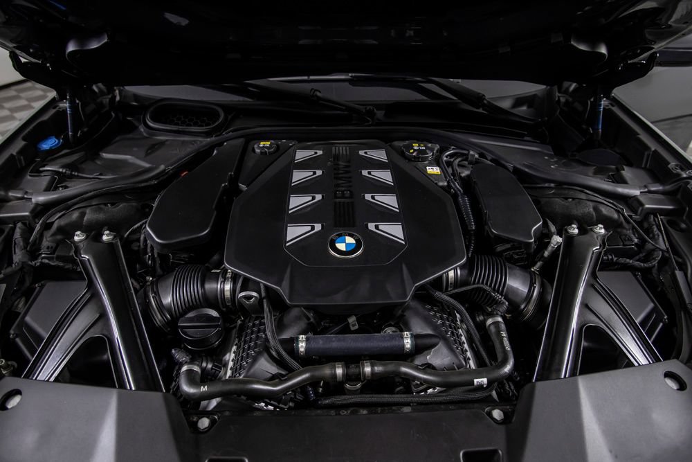 Used 2023 BMW 760i xDrive AWD/4WD image 42