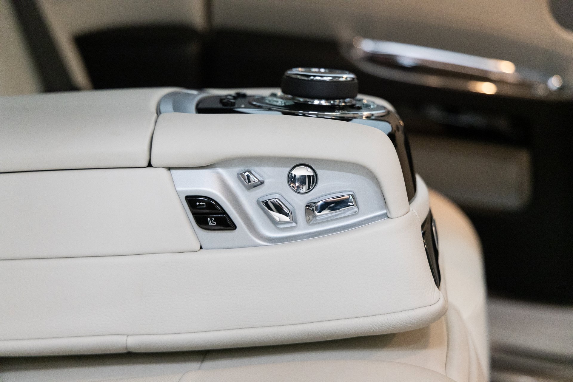 Used 2014 Rolls-Royce Ghost image 31