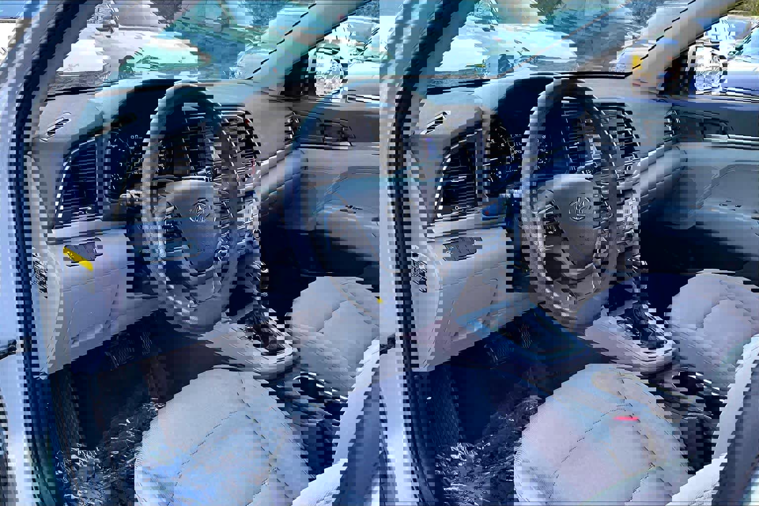 Used 2017 Hyundai Elantra SE image 12