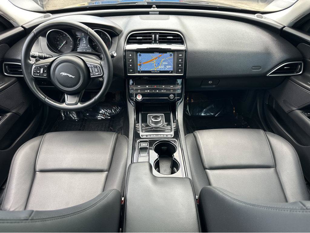 Used 2017 Jaguar XE RWD image 4