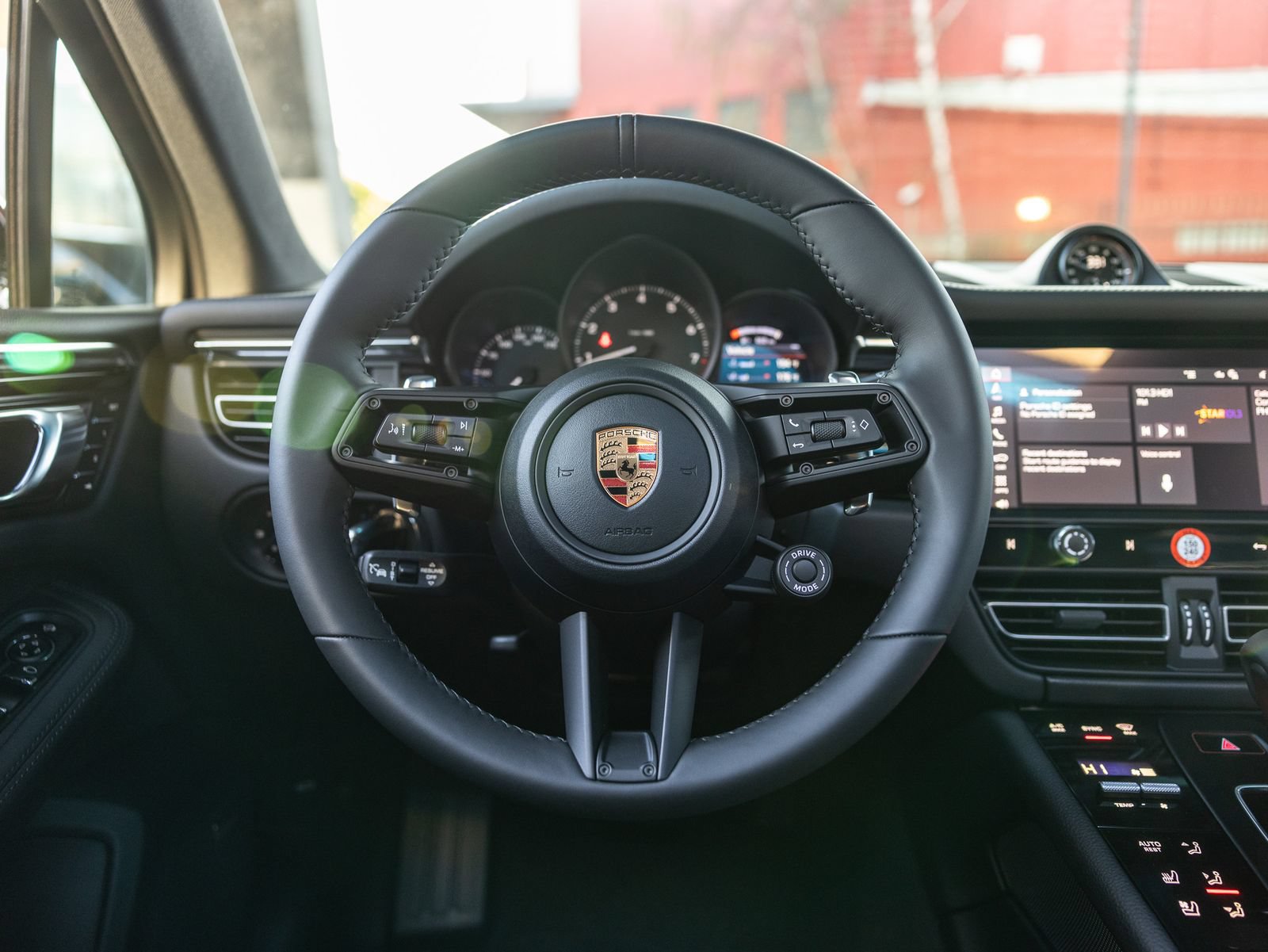 Certified 2026 Porsche Macan AWD/4WD image 6
