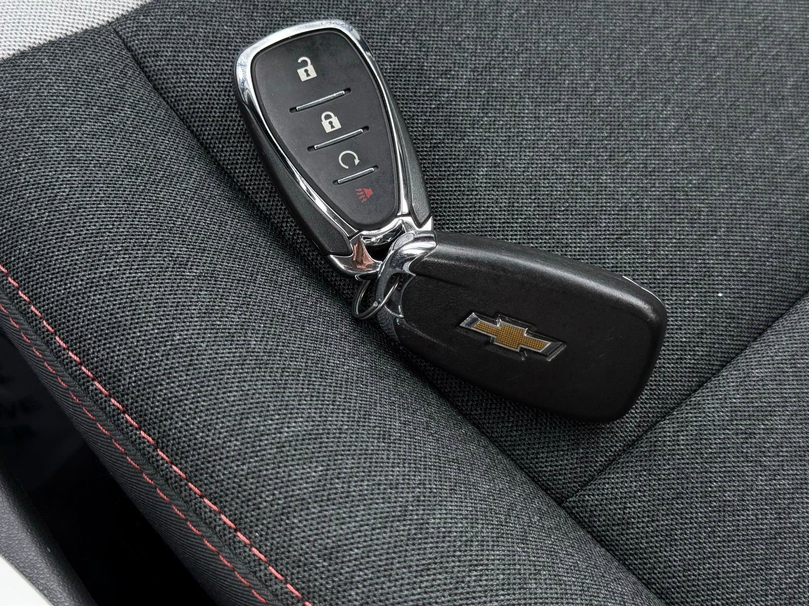 Used 2018 Chevrolet Bolt LT FWD image 38