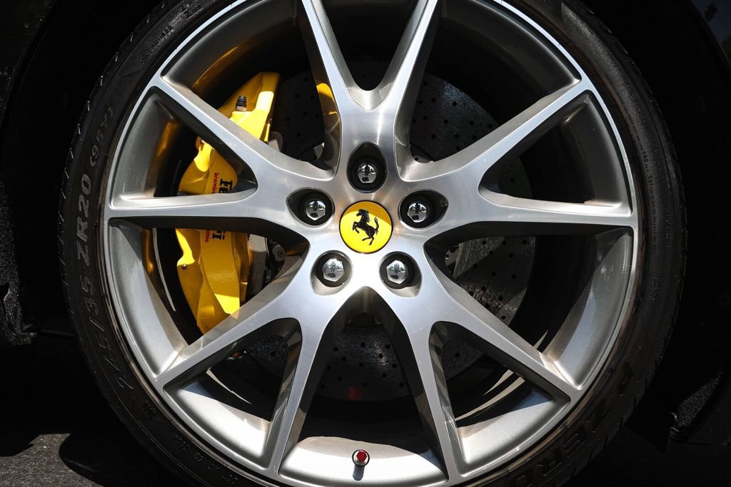 Used 2011 Ferrari California RWD image 15