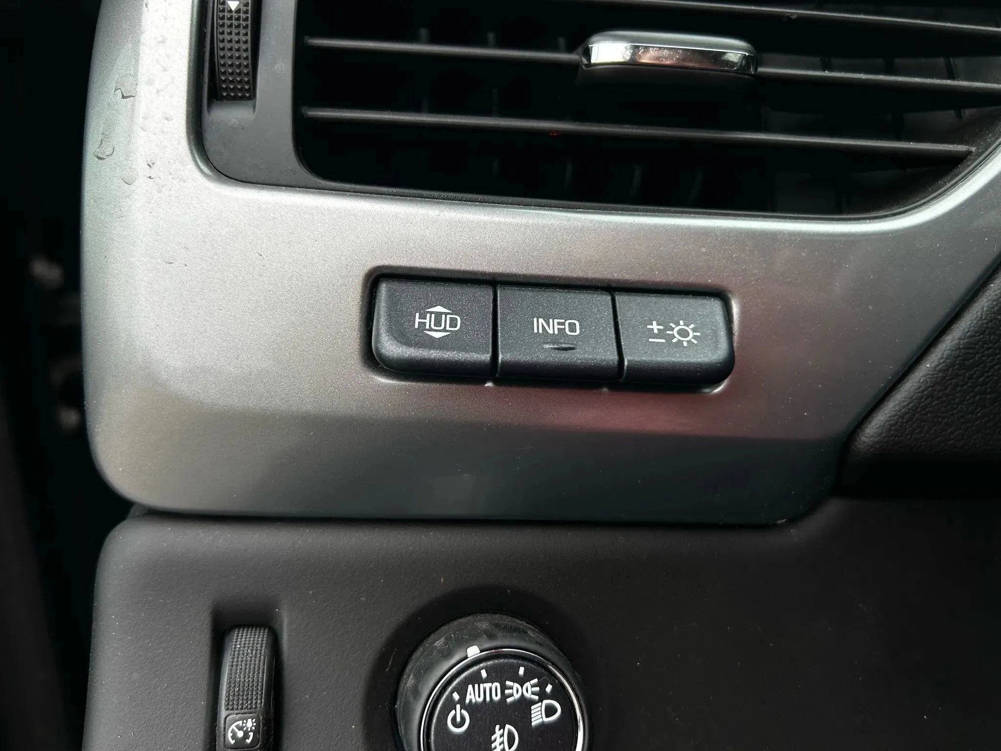 Used 2018 Chevrolet Suburban Premier image 15