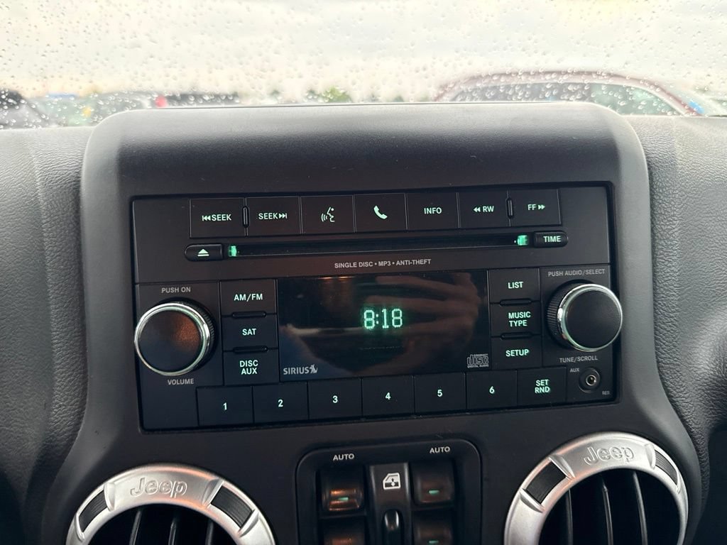 Used 2016 Jeep Wrangler Unlimited Sahara w/ Connectivity Group AWD/4WD image 23