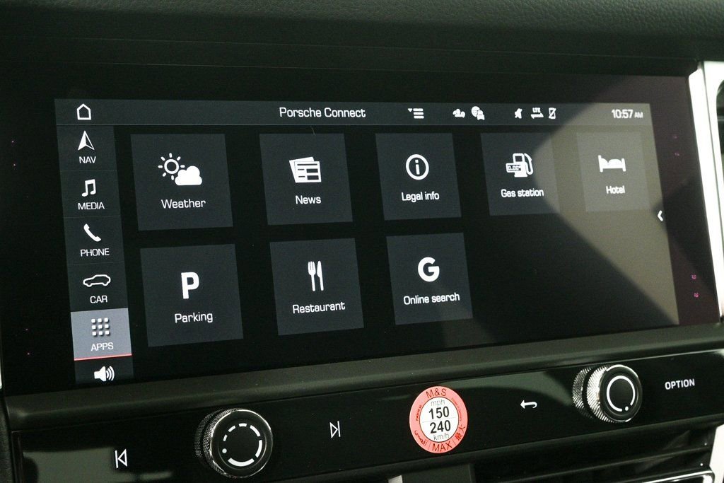 Certified 2025 Porsche Macan image 14