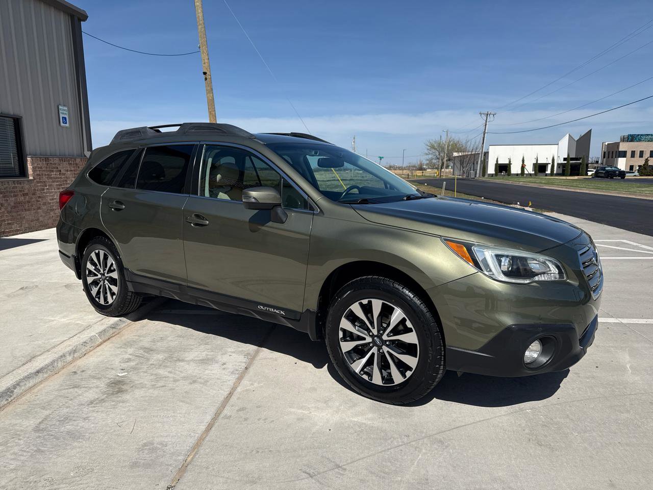 Used 2016 Subaru Outback 2.5i Limited AWD/4WD image 7