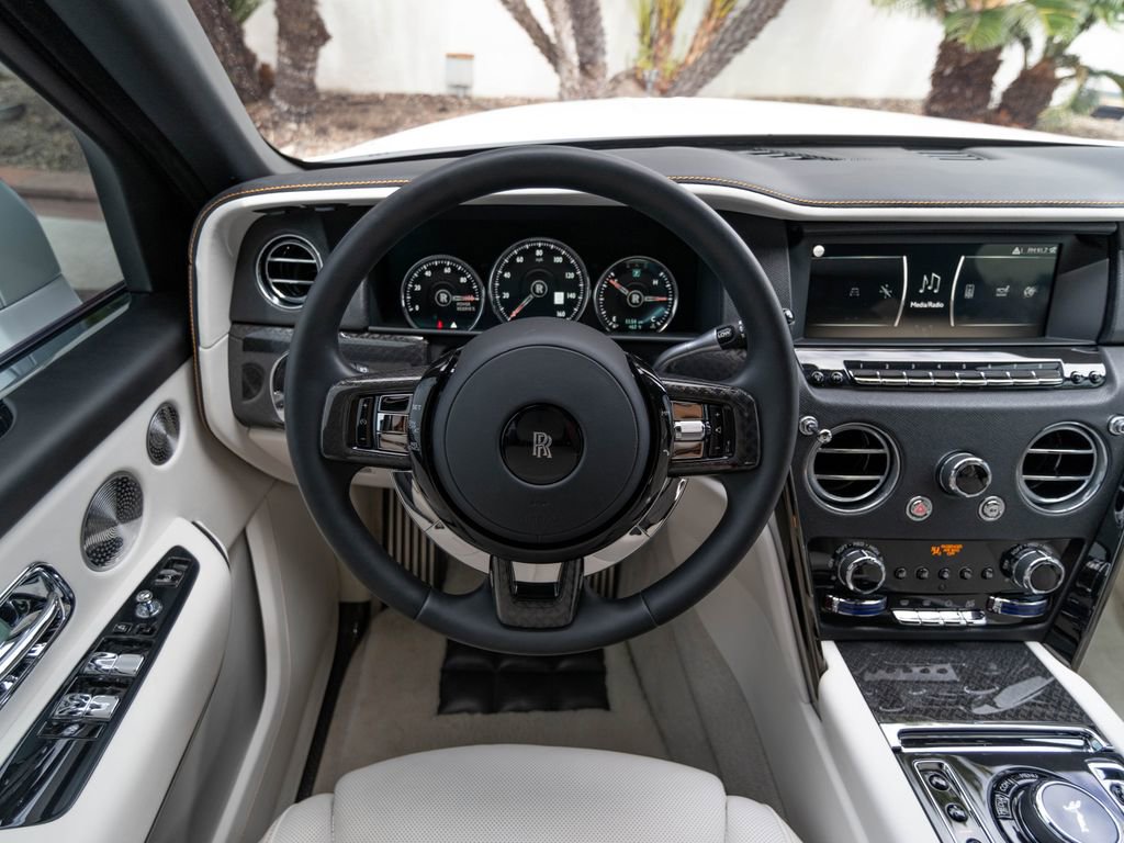 Used 2022 Rolls-Royce Cullinan Black Badge w/ Dark Exterior Package AWD/4WD image 37