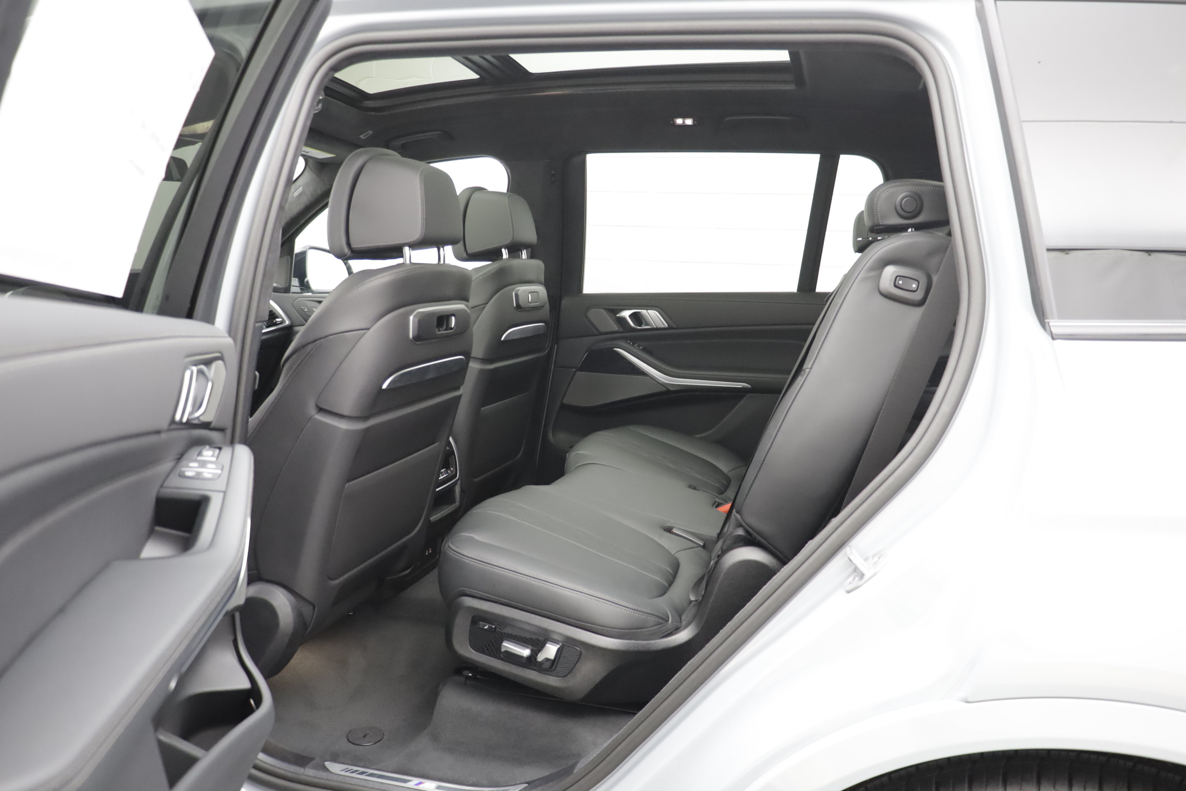 New 2027 BMW X7 xDrive40i w/ Executive Package AWD/4WD image 16