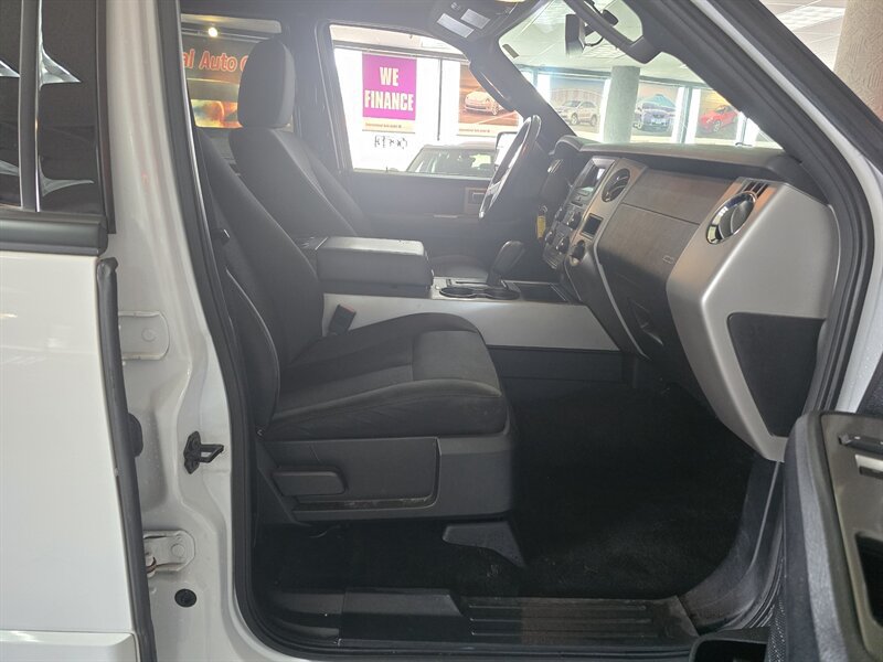 Used 2017 Ford Expedition EL XLT AWD/4WD image 19